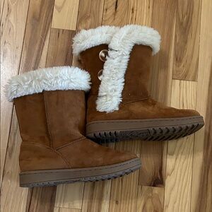 SO Kids Tan Faux-Suede Winter Boots with Cream Faux-Fur Trim